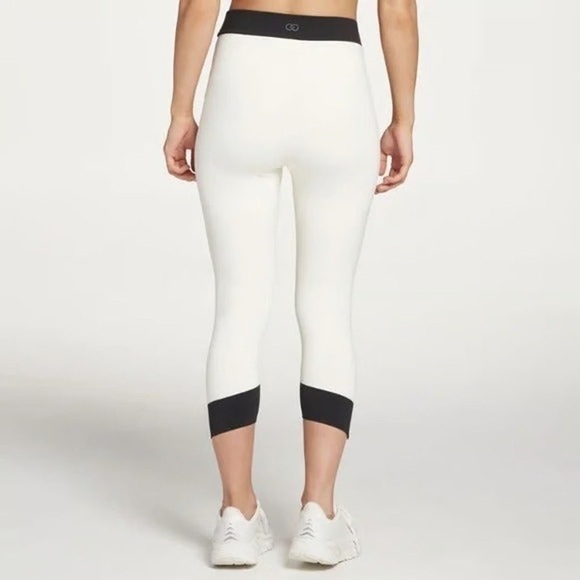 CALIA essentials cross capri leggings - Picture 3 of 5